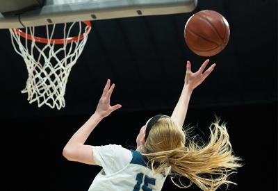 women playing basketball